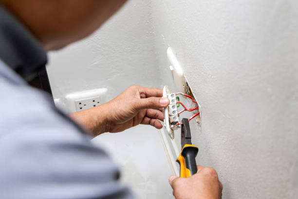 Best Circuit Breaker Repair  in Taft Mosswood, CA